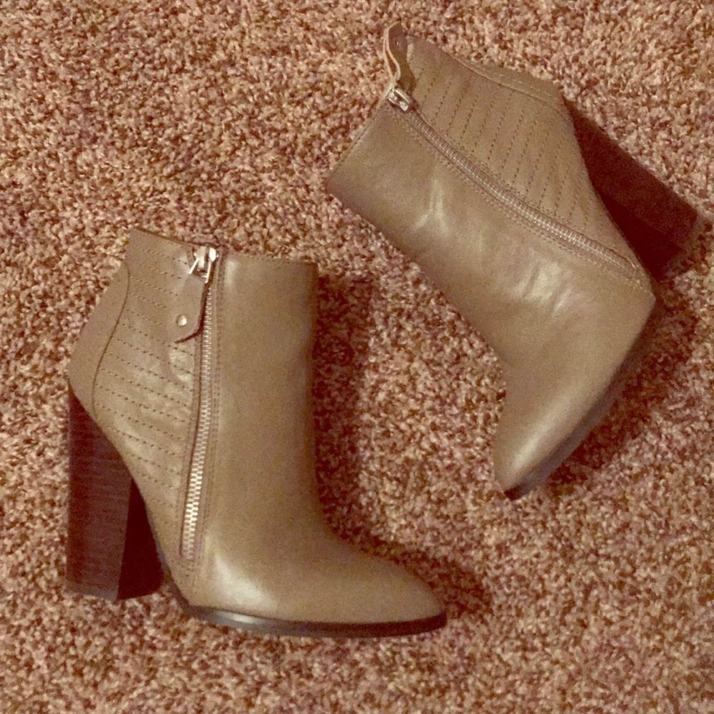 Chelsea & Zoe Nadine Pointed Toe Leather Bootie